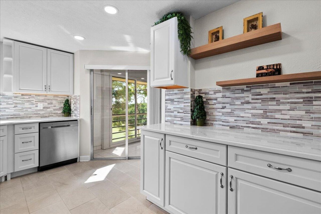 3755 Via Poinciana, Unit 611, Greenacres, FL 33467 Photo