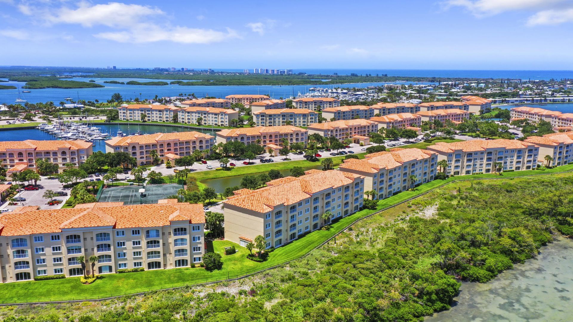 26 Harbour Isle Drive W, Unit Ph06, Fort Pierce, FL 34949 Photo