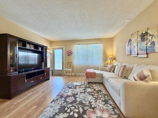 19 Abbey Lane, Unit 204, Delray Beach, FL 33446