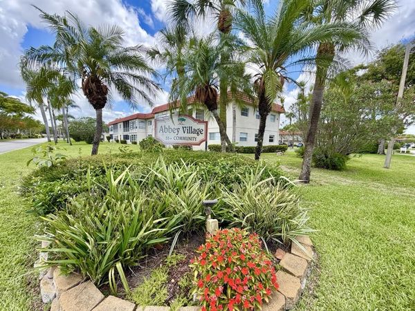 19 Abbey Lane, Unit 204, Delray Beach, FL 33446