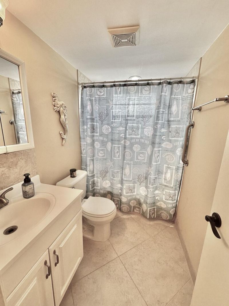 19 Abbey Lane, Unit 204, Delray Beach, FL 33446 Photo