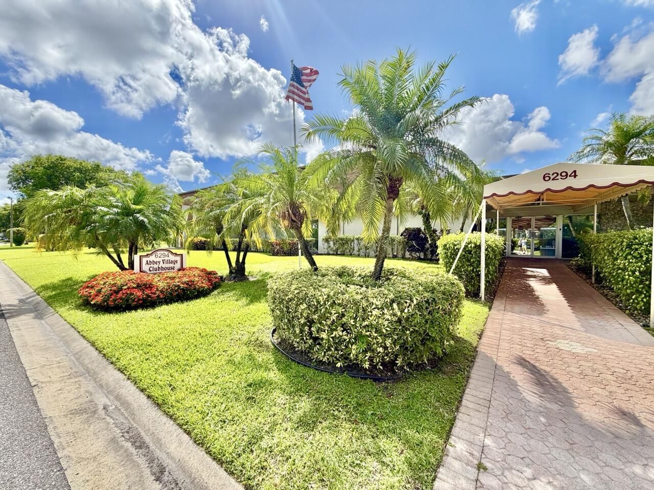 19 Abbey Lane, Unit 204, Delray Beach, FL 33446 Photo