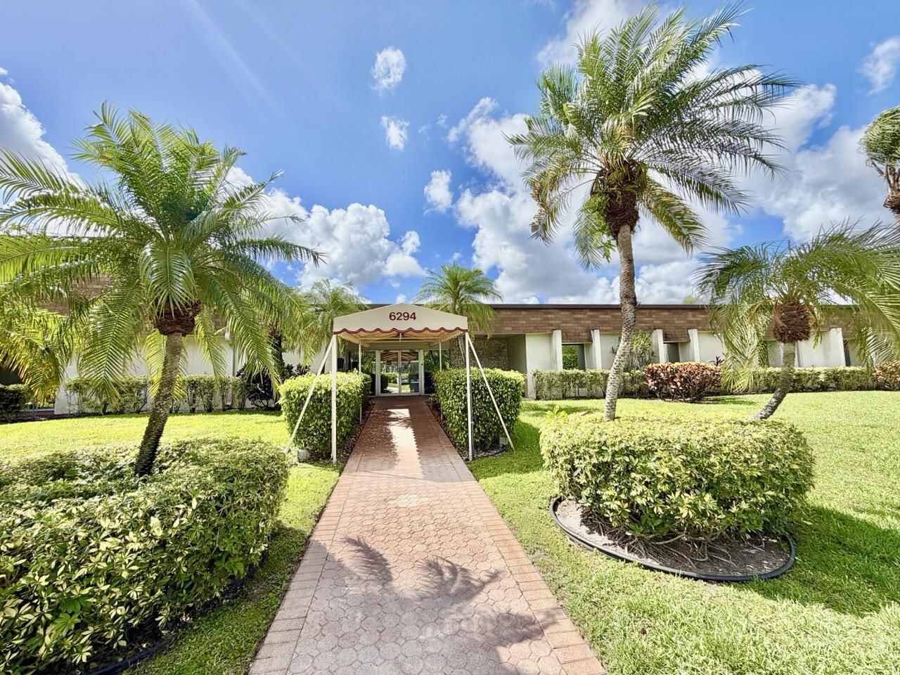 19 Abbey Lane, Unit 204, Delray Beach, FL 33446 Photo