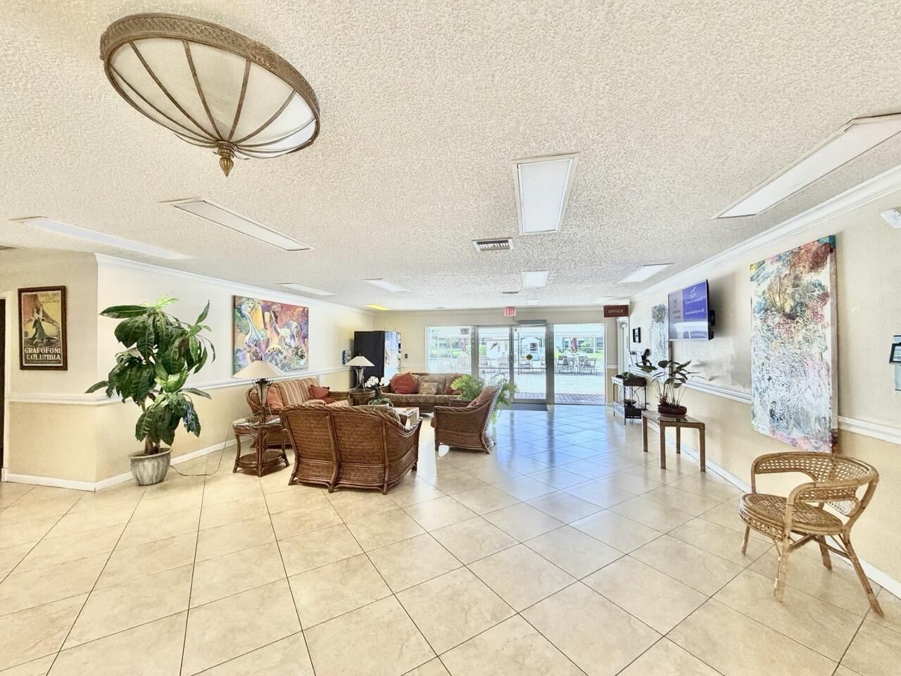 19 Abbey Lane, Unit 204, Delray Beach, FL 33446 Photo