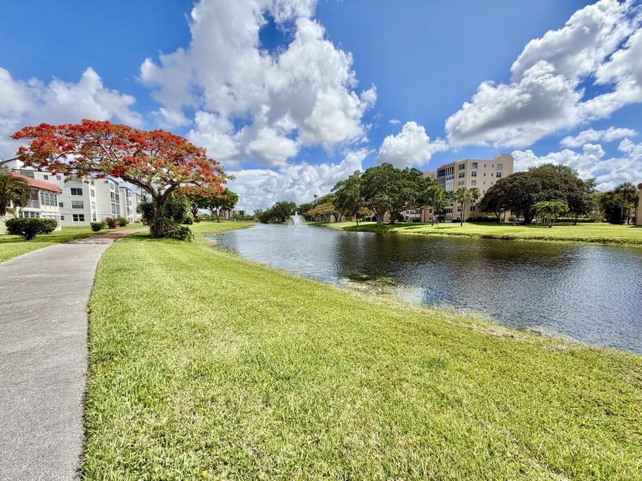 19 Abbey Lane, Unit 204, Delray Beach, FL 33446 Photo