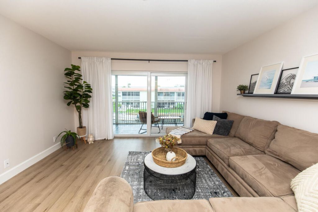 110 Wettaw Lane, Unit 202, North Palm Beach, FL 33408 Photo