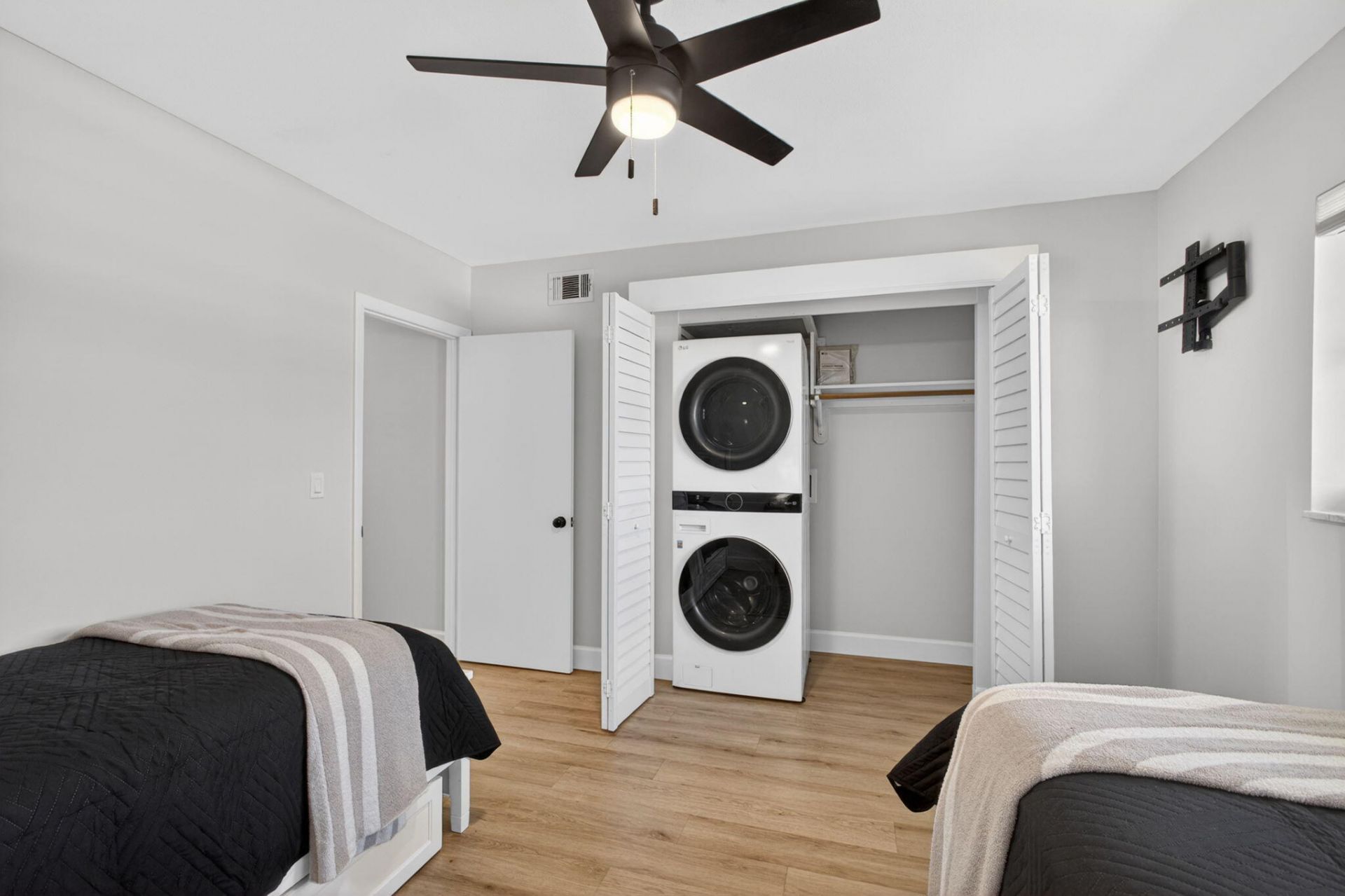 110 Wettaw Lane, Unit 202, North Palm Beach, FL 33408 Photo