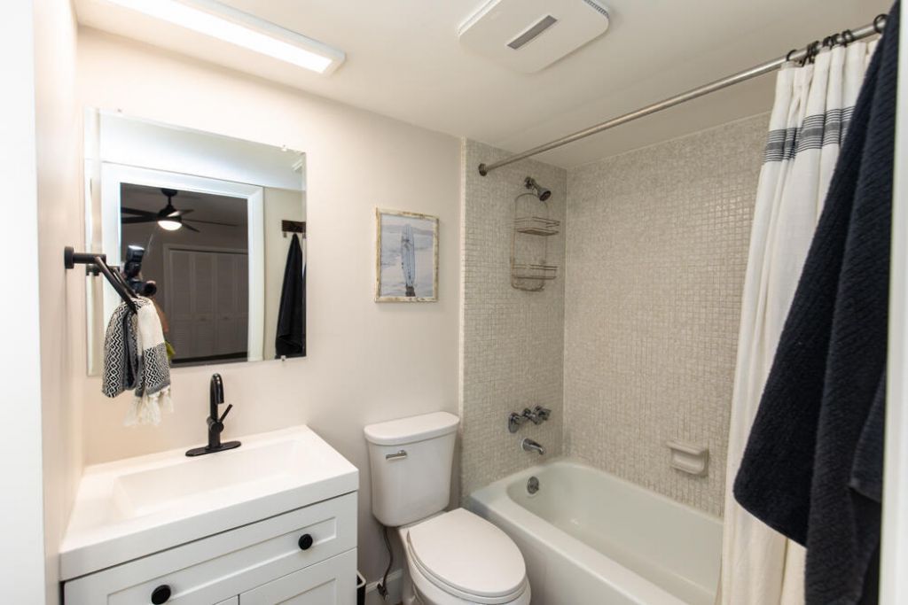 110 Wettaw Lane, Unit 202, North Palm Beach, FL 33408 Photo