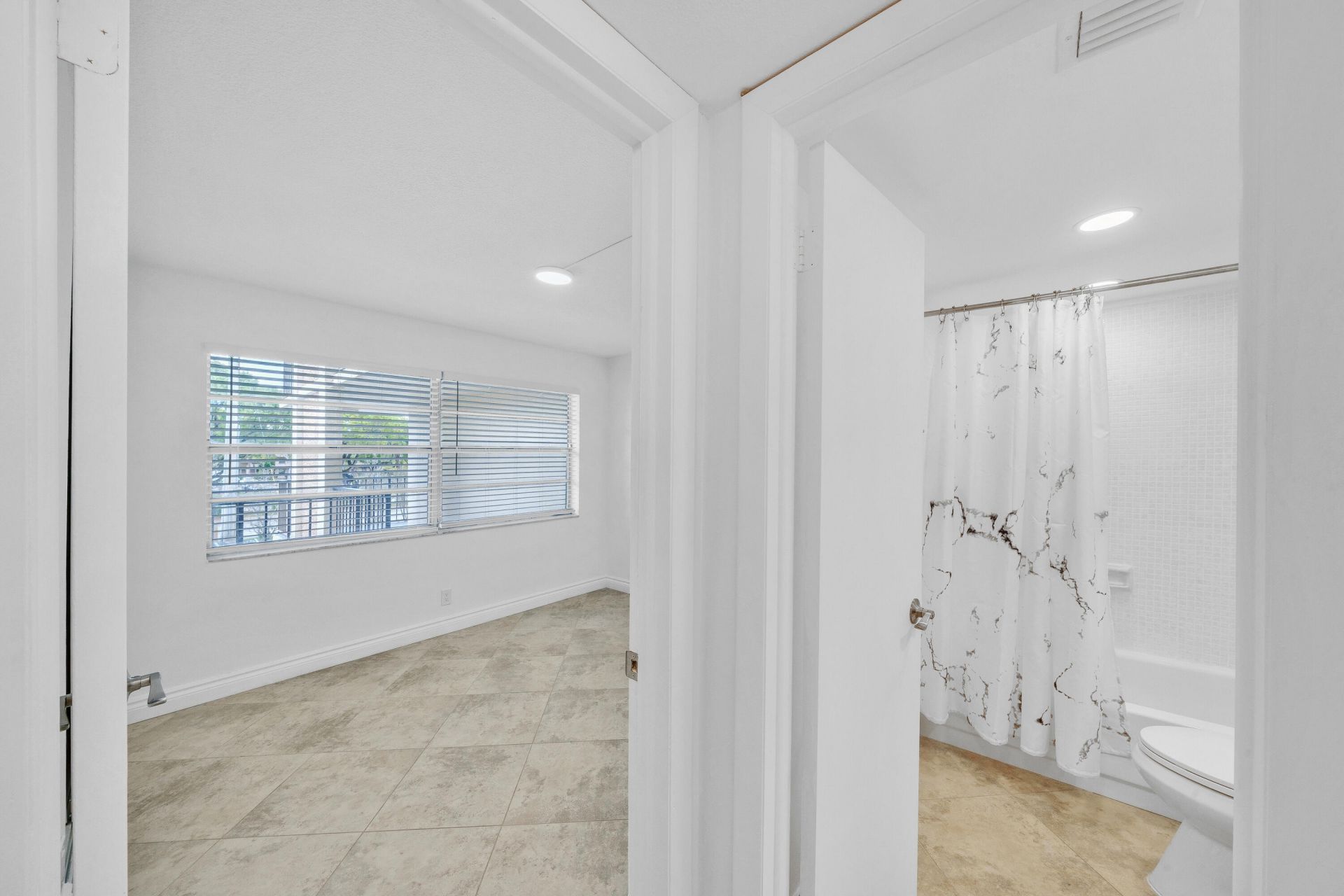 3099 NW 48th Avenue, Unit 260, Lauderdale Lakes, FL 33313 Photo