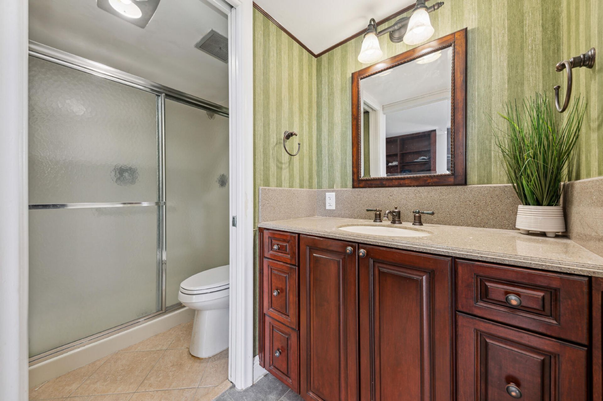2400 Presidential Way, Unit 1006, West Palm Beach, FL 33401 Photo