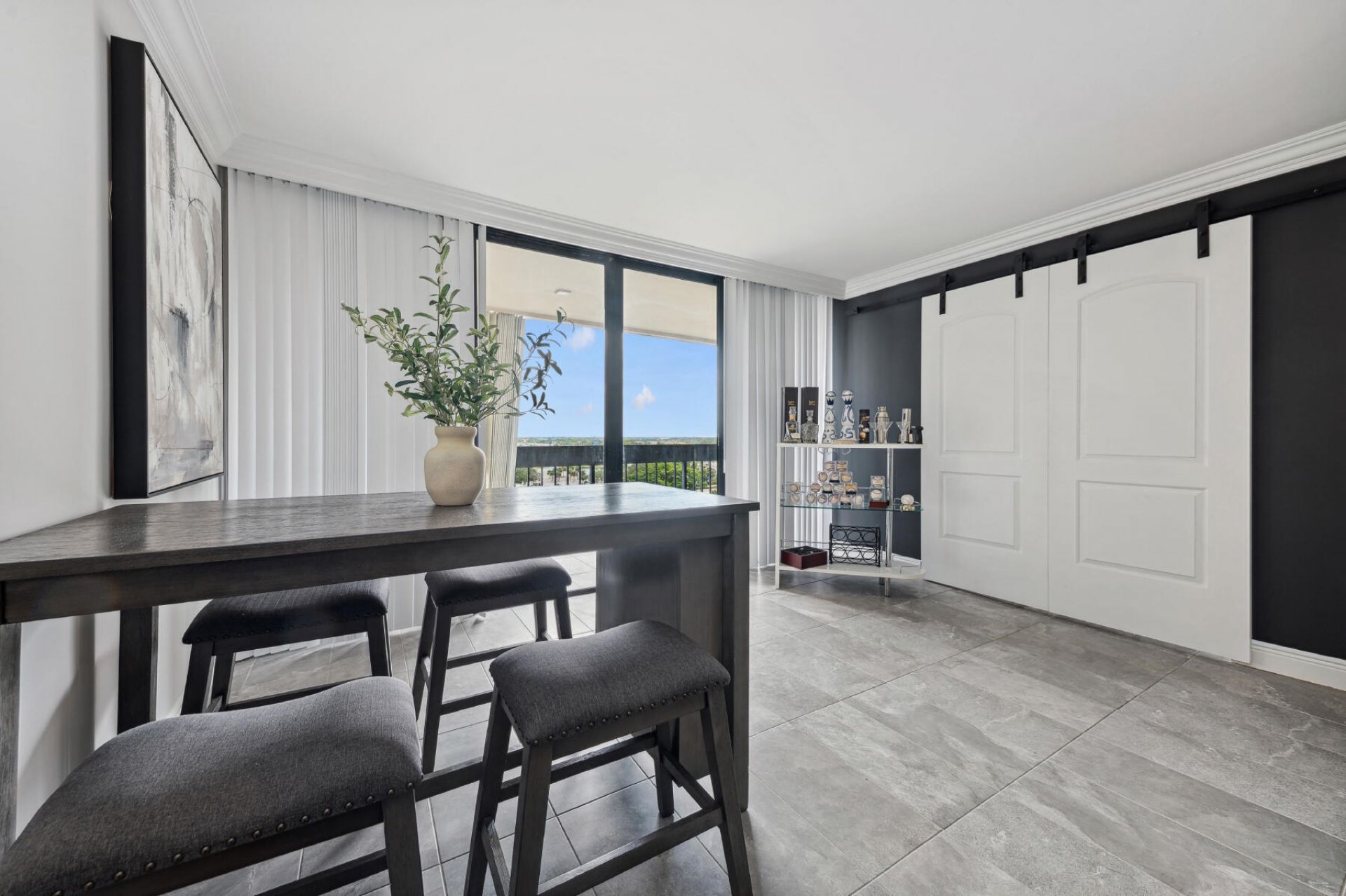 2400 Presidential Way, Unit 1006, West Palm Beach, FL 33401 Photo