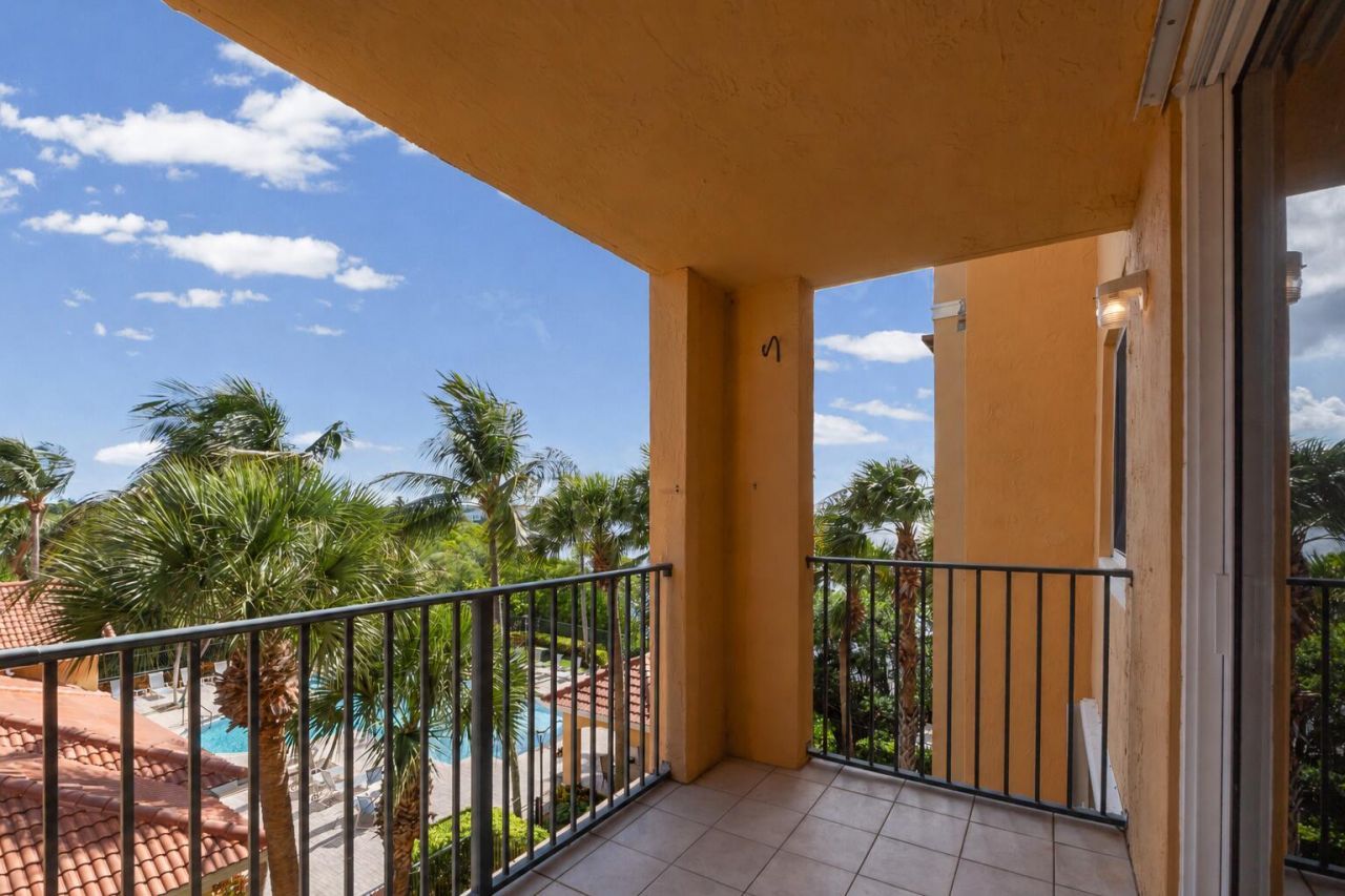1200 Scotia Drive, Unit 403, Hypoluxo, FL 33462 Photo