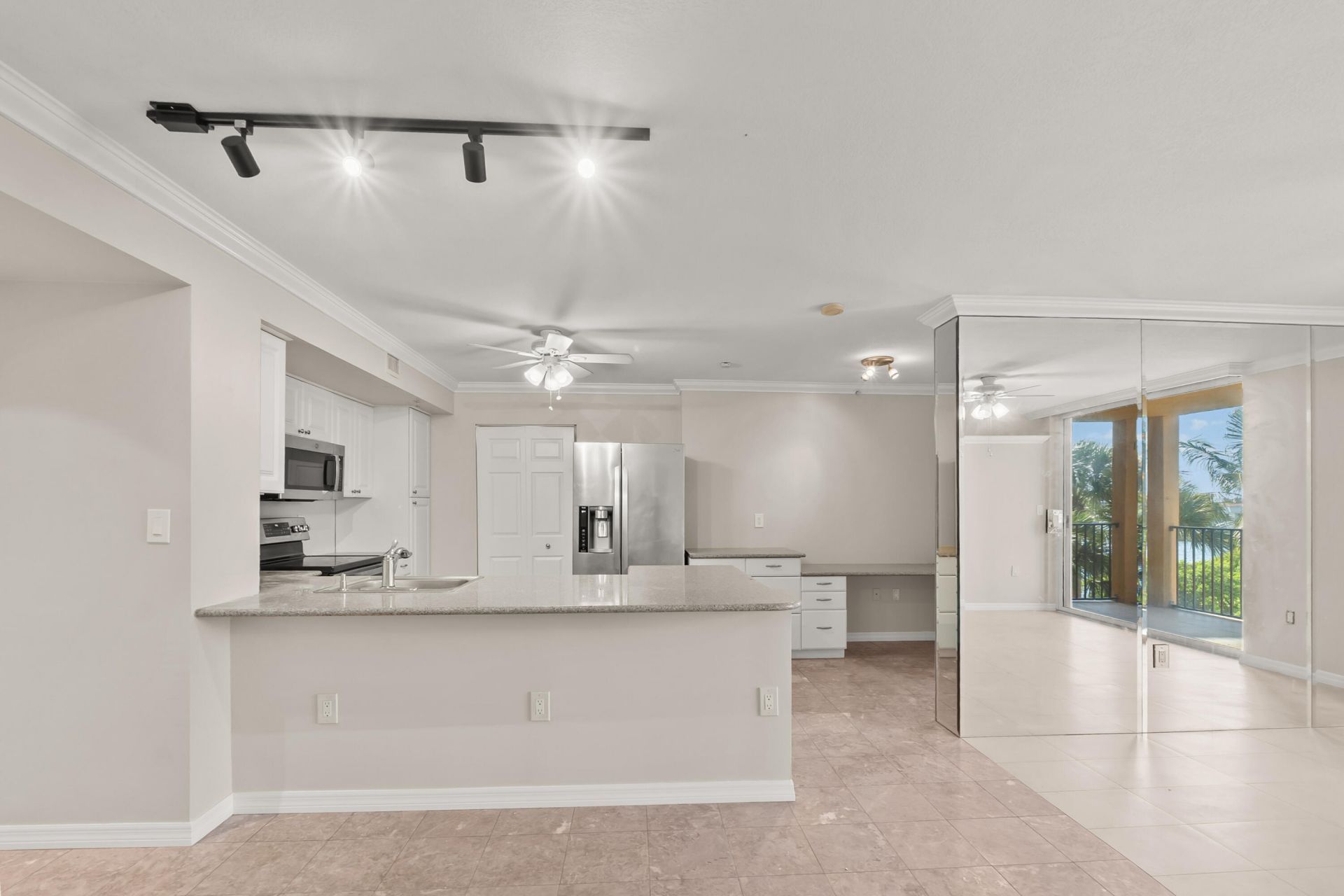 1200 Scotia Drive, Unit 403, Hypoluxo, FL 33462 Photo
