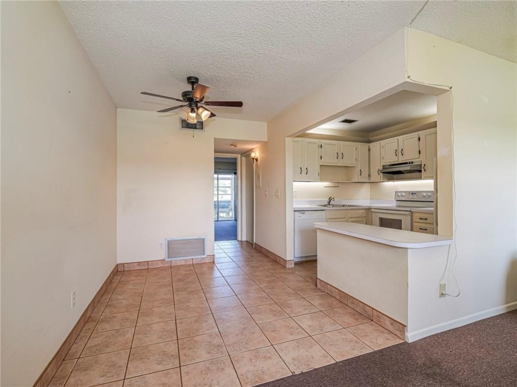 76 Royal Oak Drive, Unit 104, Vero Beach, FL 32962 Photo