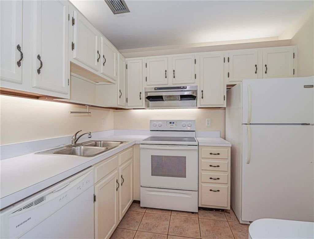 76 Royal Oak Drive, Unit 104, Vero Beach, FL 32962 Photo