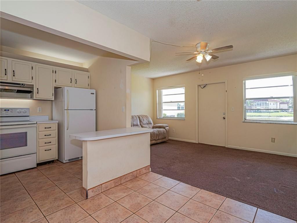 76 Royal Oak Drive, Unit 104, Vero Beach, FL 32962 Photo