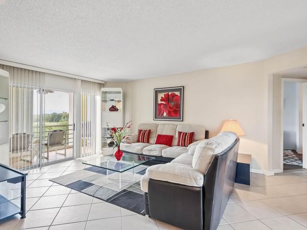 3951 Via Poinciana, Unit 511, Greenacres, FL 33467