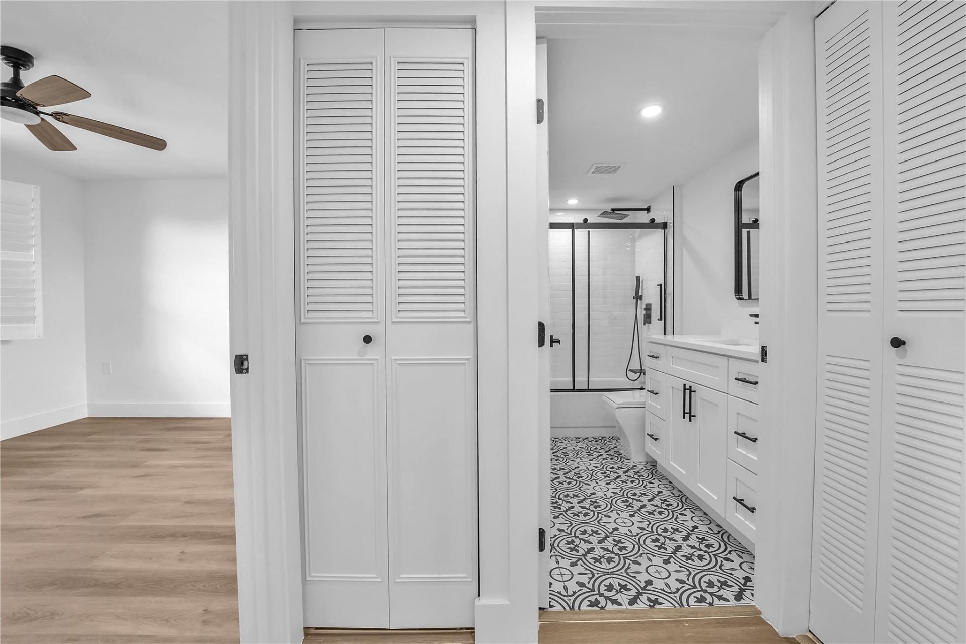 6037 Balboa Circle, Unit 401, Boca Raton, FL 33433 Photo