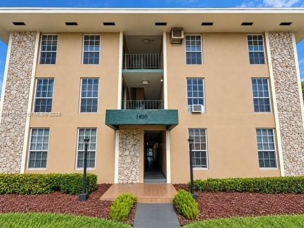 1400 S Douglas Rd, Unit 14, Coral Gables, FL 33134