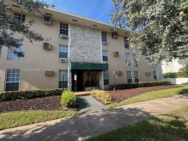 1400 S Douglas Rd , Unit 17, Coral Gables, FL 33134