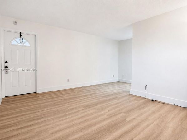 421 NE 1st St , Unit 221, Hallandale Beach, FL 33009