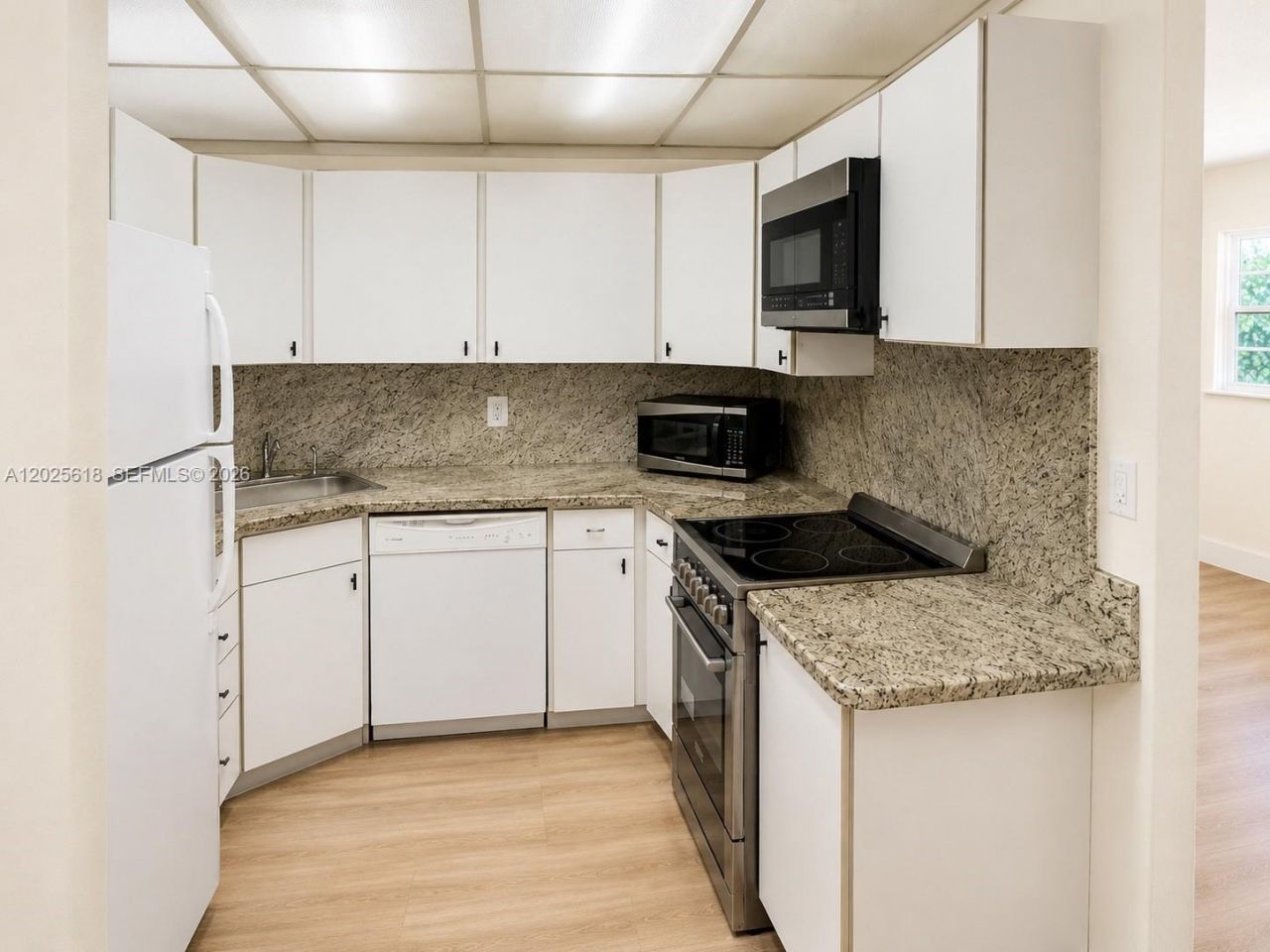 421 NE 1st St , Unit 221, Hallandale Beach, FL 33009 Photo