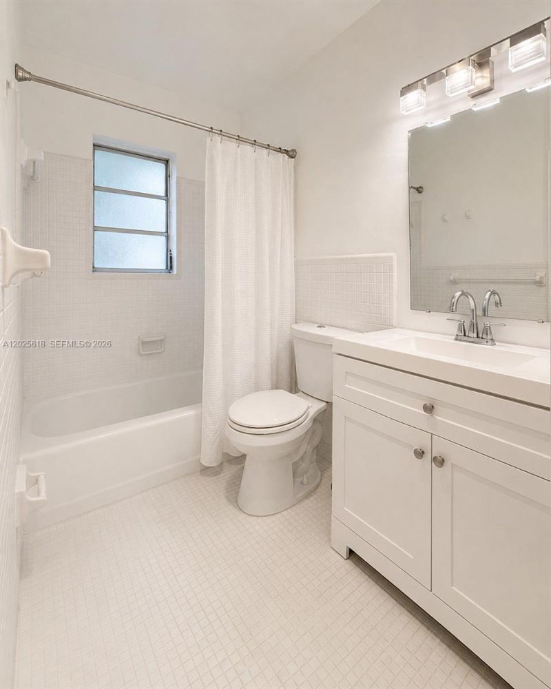 421 NE 1st St , Unit 221, Hallandale Beach, FL 33009 Photo