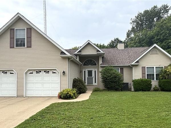1366 Stowe Avenue, Greenville, IL 62246