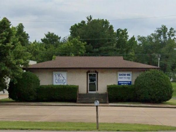 322 E Karsch Boulevard, Farmington, MO 63640