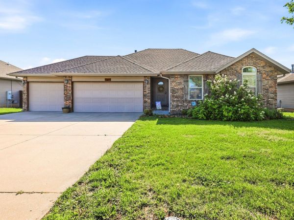1102 S Hazelnut Avenue , Springfield, MO 65802