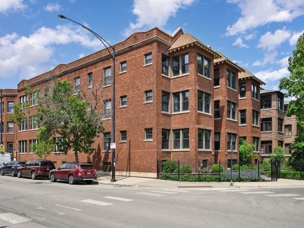 1310 W Montrose Avenue, Unit 3, Chicago, IL 60613