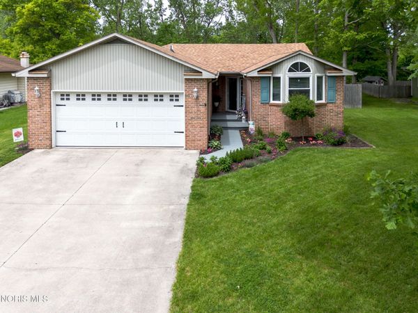 2190 Hawthorne Drive, Defiance, OH 43512