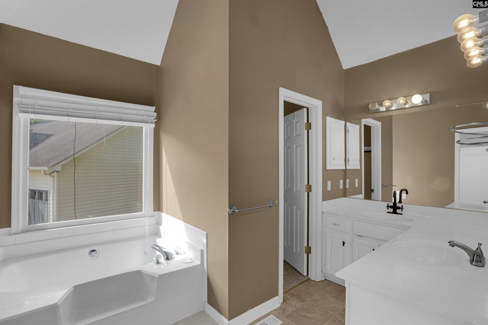 2 Woodshaw Court  Photo 17