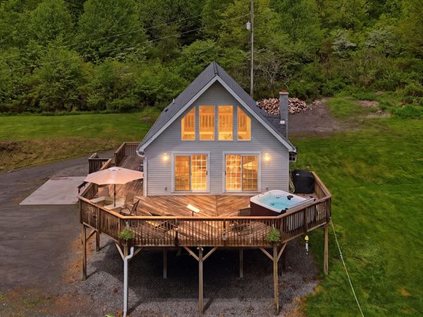 15 De Maio Drive, Equinunk, PA 18417