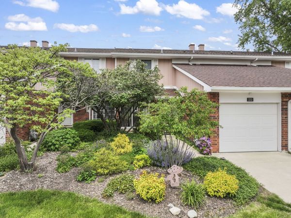 1253 Reading Court , Wheaton, IL 60189