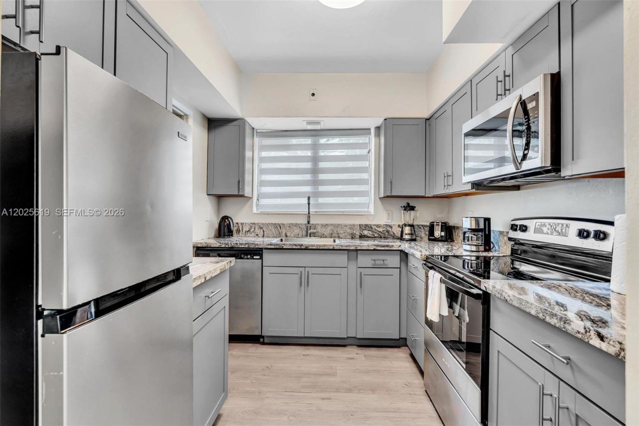 10002 E Bay Harbor Dr , Unit 7, Bay Harbor Islands, FL 33154 Photo