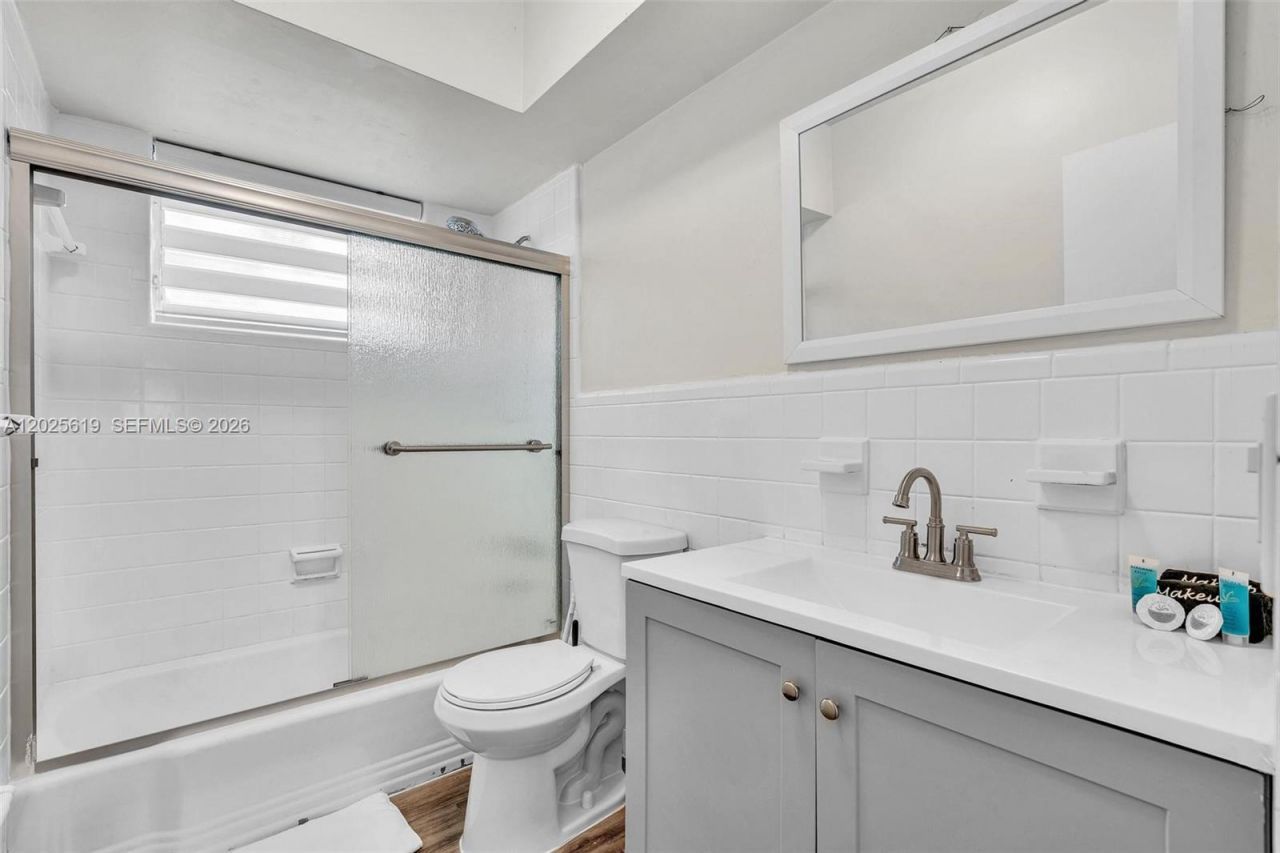 10002 E Bay Harbor Dr , Unit 7, Bay Harbor Islands, FL 33154 Photo