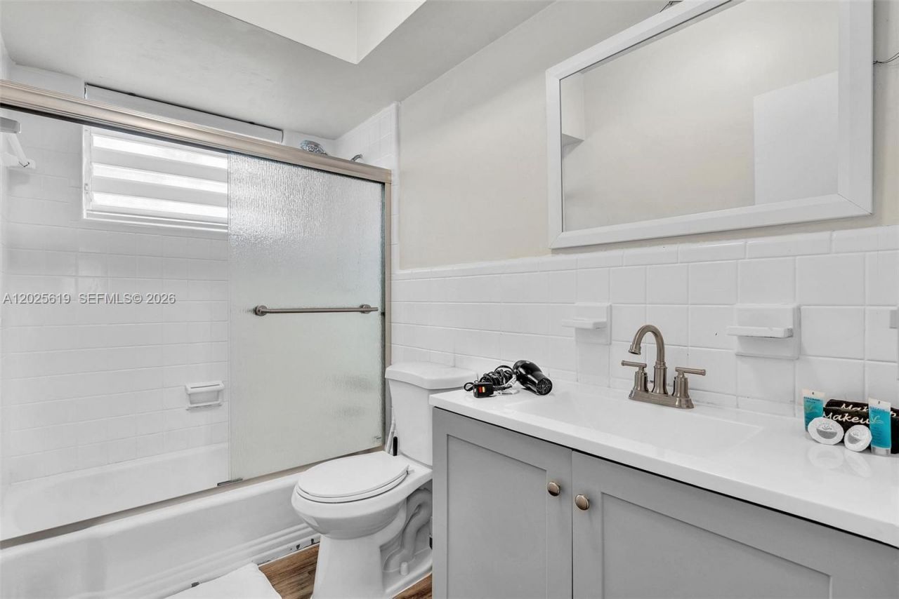 10002 E Bay Harbor Dr , Unit 7, Bay Harbor Islands, FL 33154 Photo
