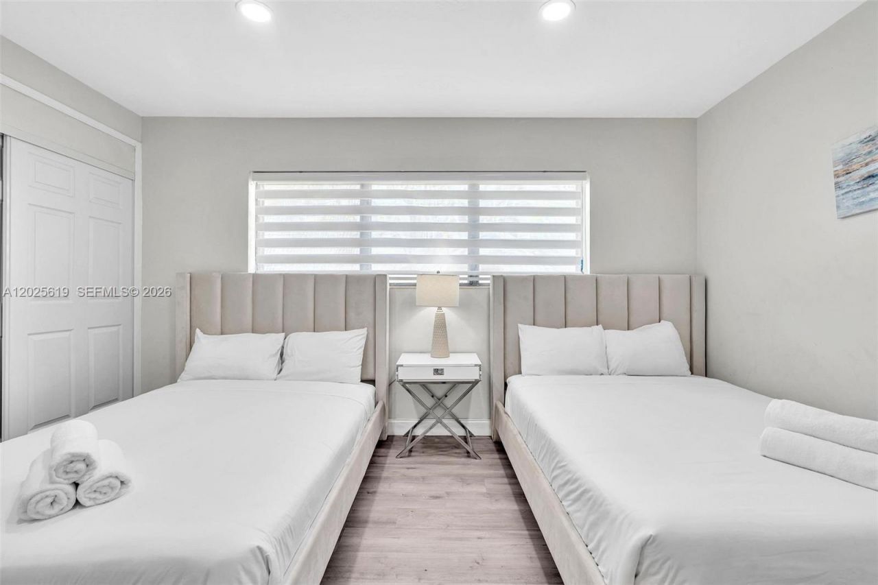 10002 E Bay Harbor Dr , Unit 7, Bay Harbor Islands, FL 33154 Photo
