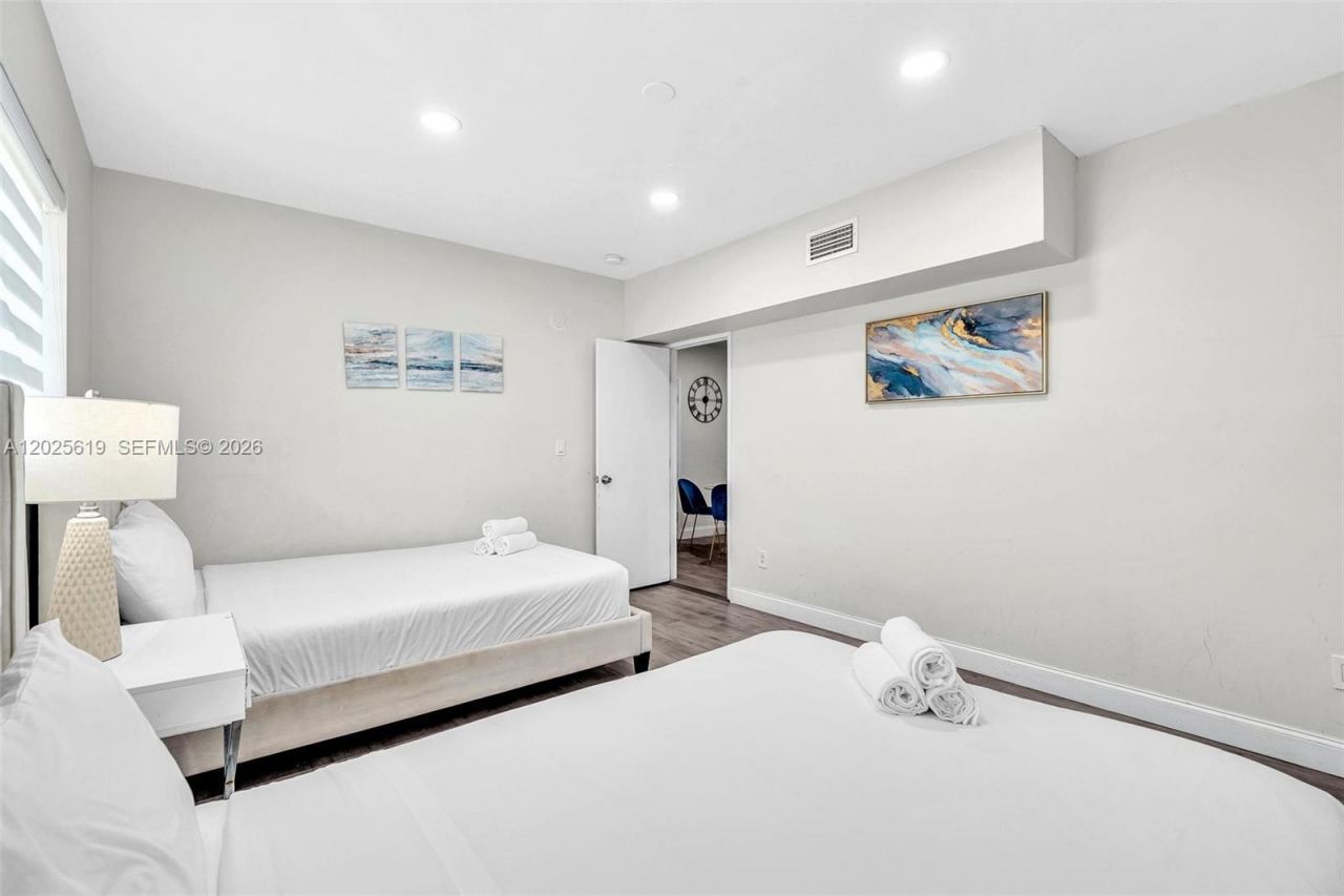 10002 E Bay Harbor Dr , Unit 7, Bay Harbor Islands, FL 33154 Photo