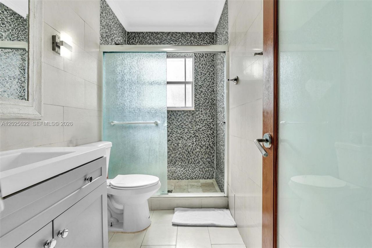 10004 E Bay Harbor Dr , Unit 9, Bay Harbor Islands, FL 33154 Photo