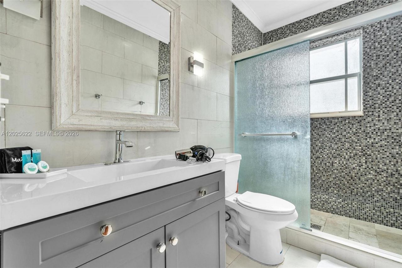 10004 E Bay Harbor Dr , Unit 9, Bay Harbor Islands, FL 33154 Photo