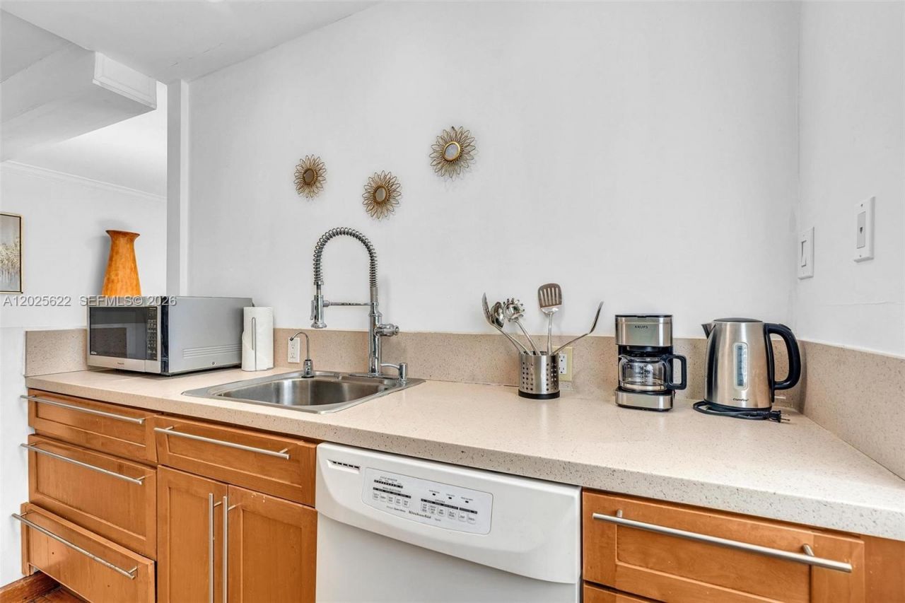 10004 E Bay Harbor Dr , Unit 9, Bay Harbor Islands, FL 33154 Photo