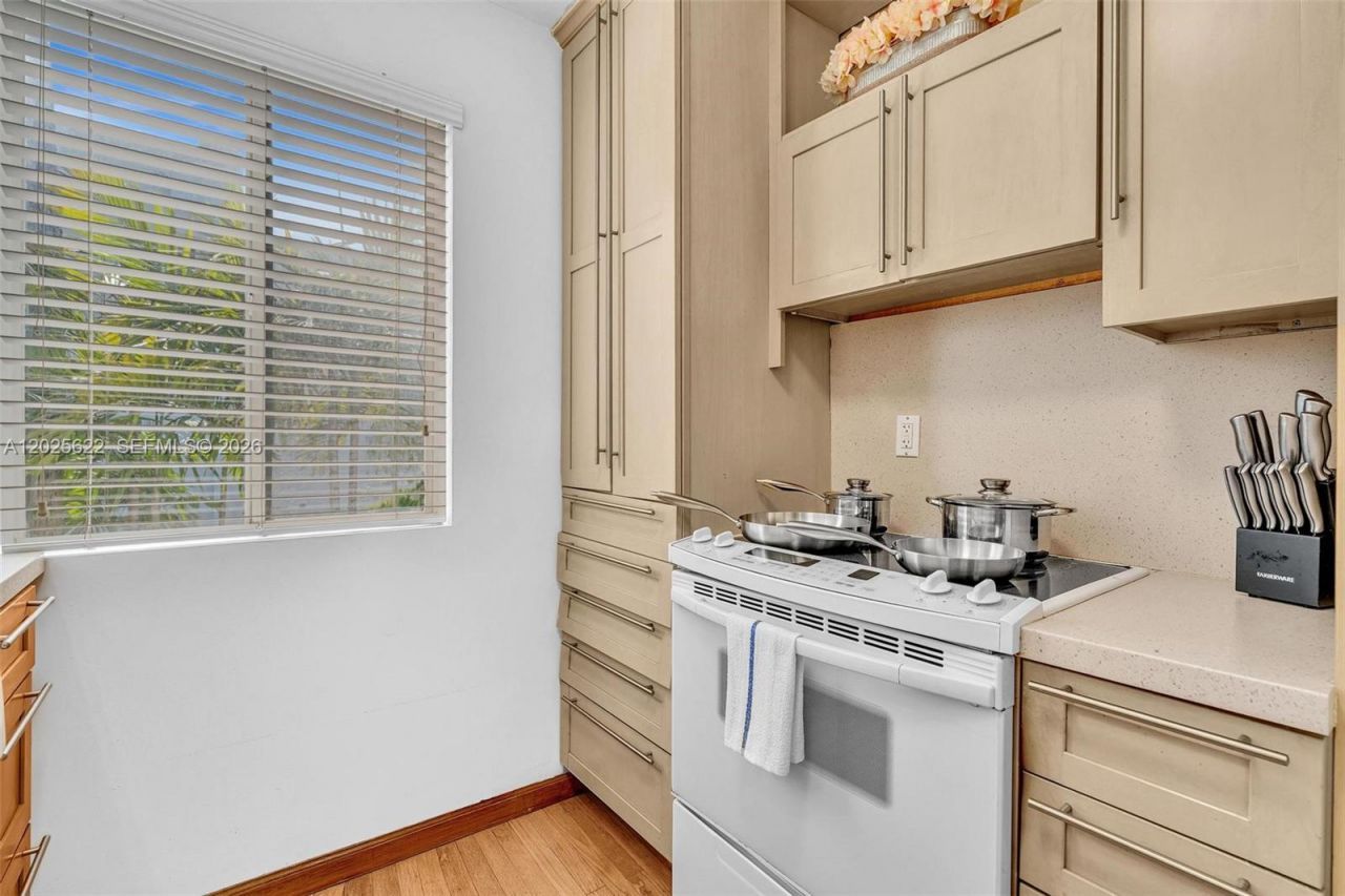 10004 E Bay Harbor Dr , Unit 9, Bay Harbor Islands, FL 33154 Photo