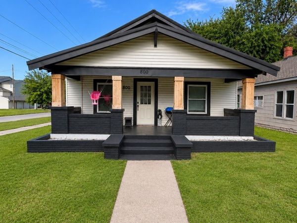 800 S Seneca Avenue , Bartlesville, OK 74003