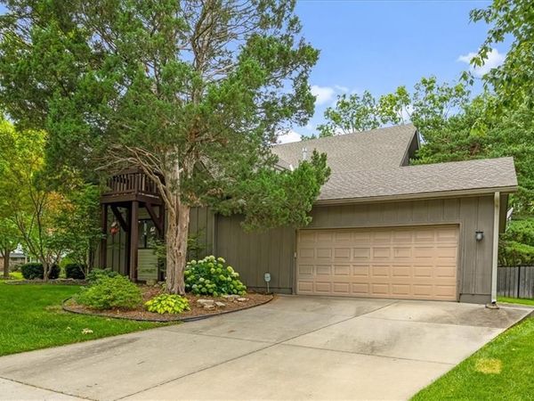8800 Rosewood Drive, Prairie Village, KS 66207