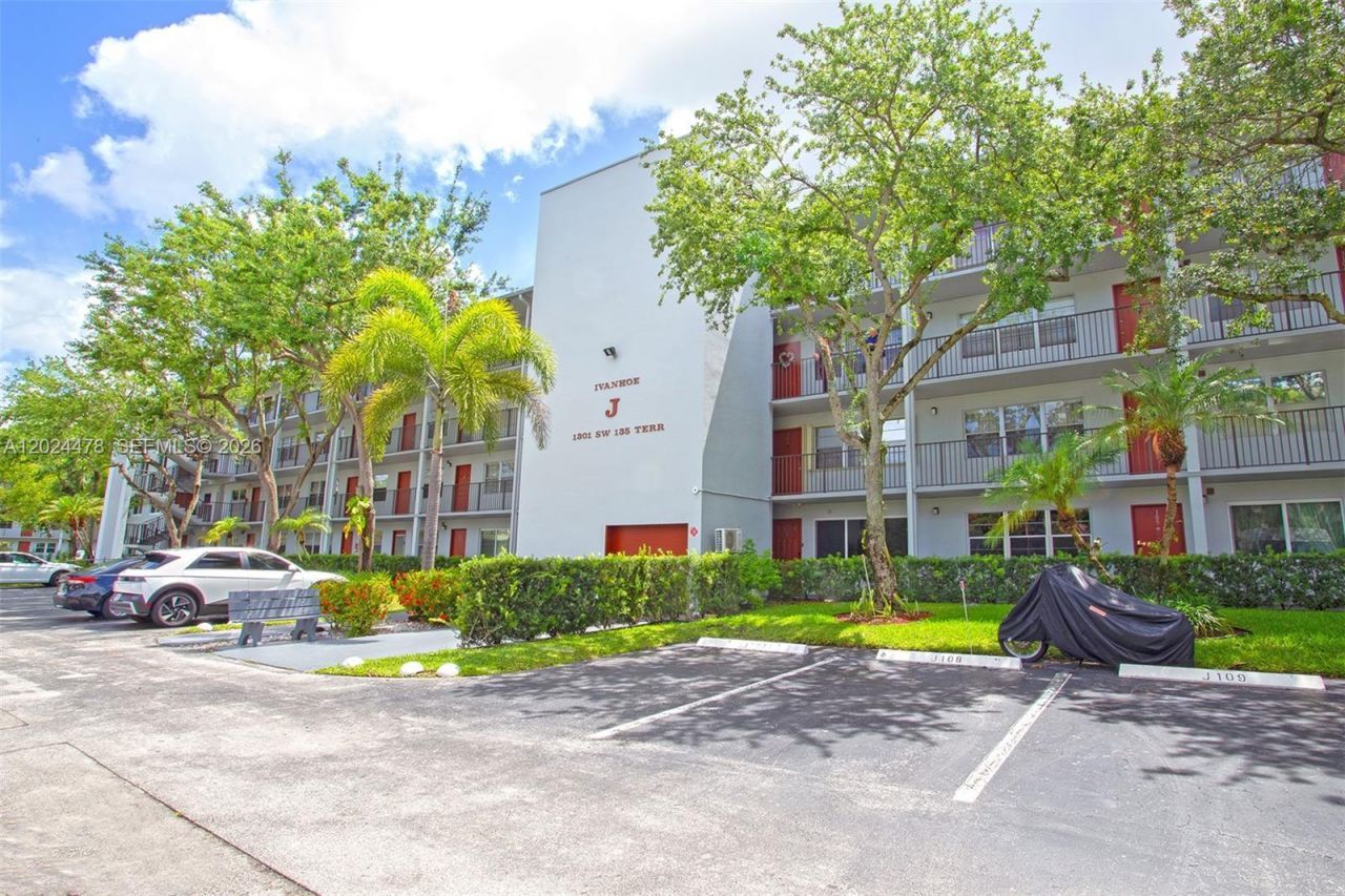 1301 SW 135th Ter , Unit 205J, Pembroke Pines, FL 33027 Photo
