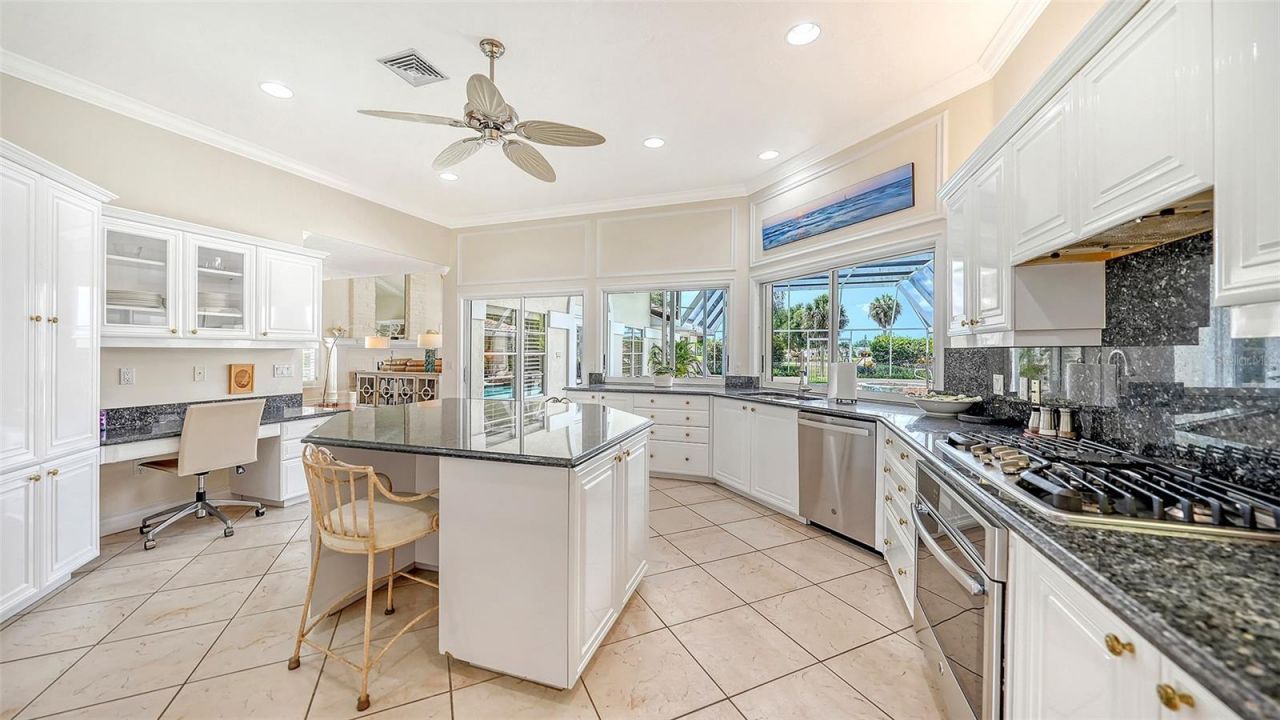 3988 Losillias Drive, Sarasota, FL 34238 Photo