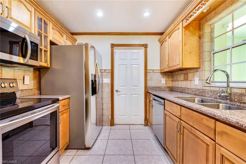 2319 Barcelona Ave , Fort Myers, FL 33905 Photo