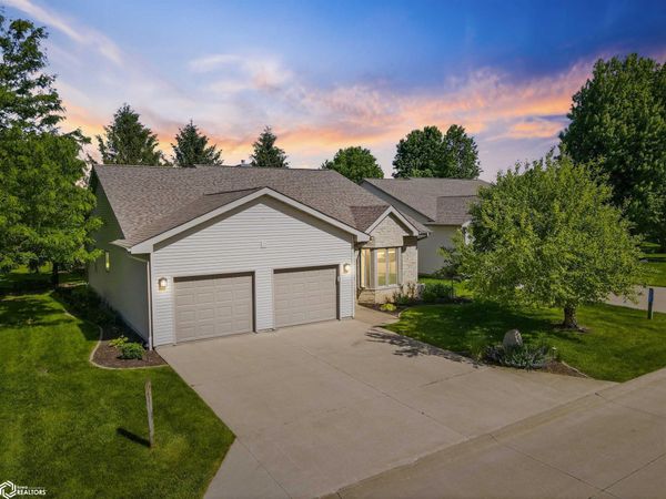 5582 Chip Shot Drive, Burlington, IA 52601